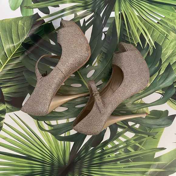 🌸Quipid Light gold heels platform.🌸 - Picture 6 of 7